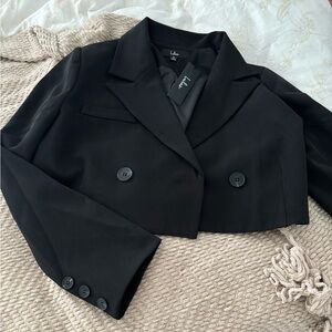 Lulu’s new cropped black blazer